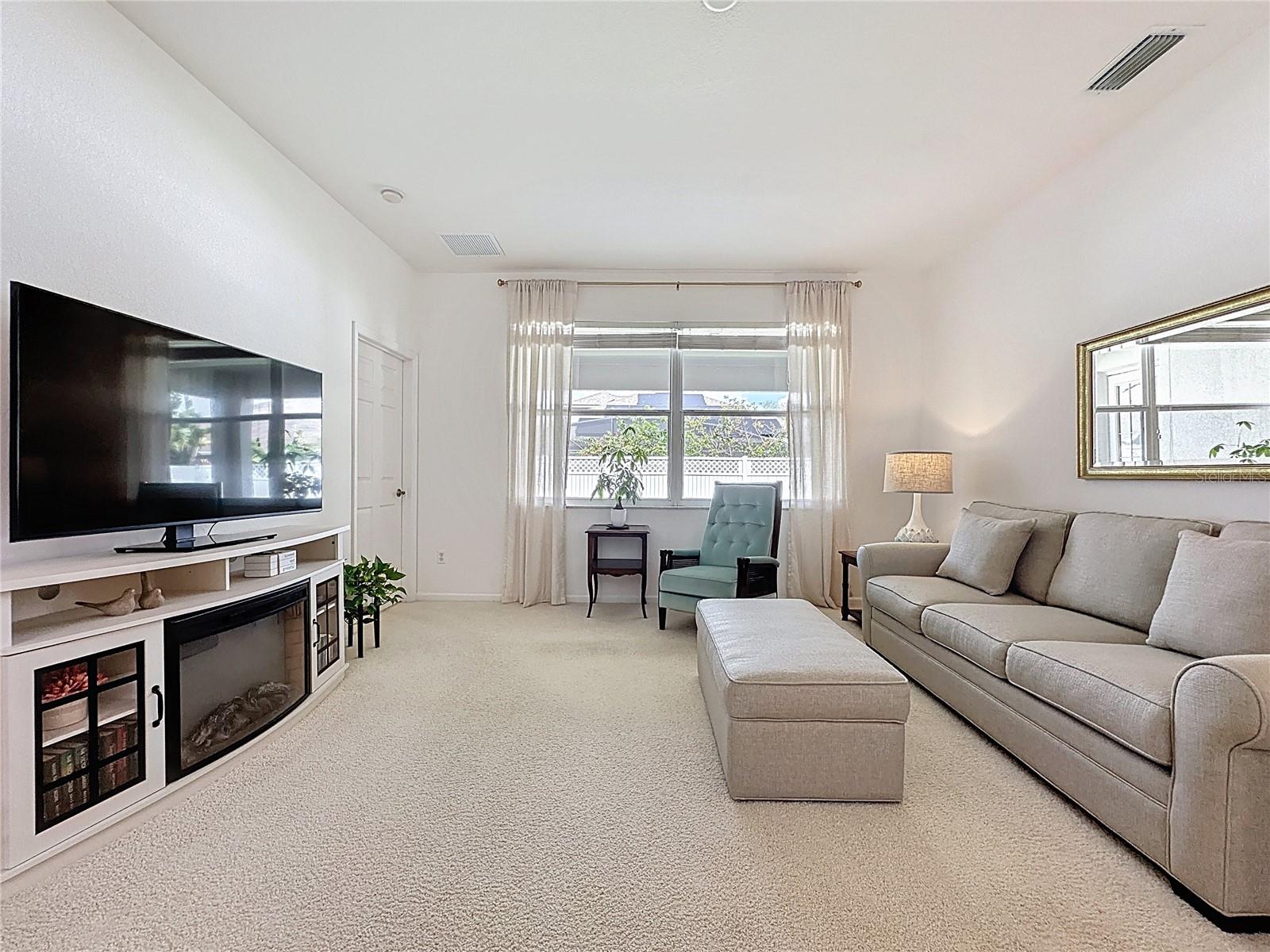 2924 WHITE CEDAR CIR