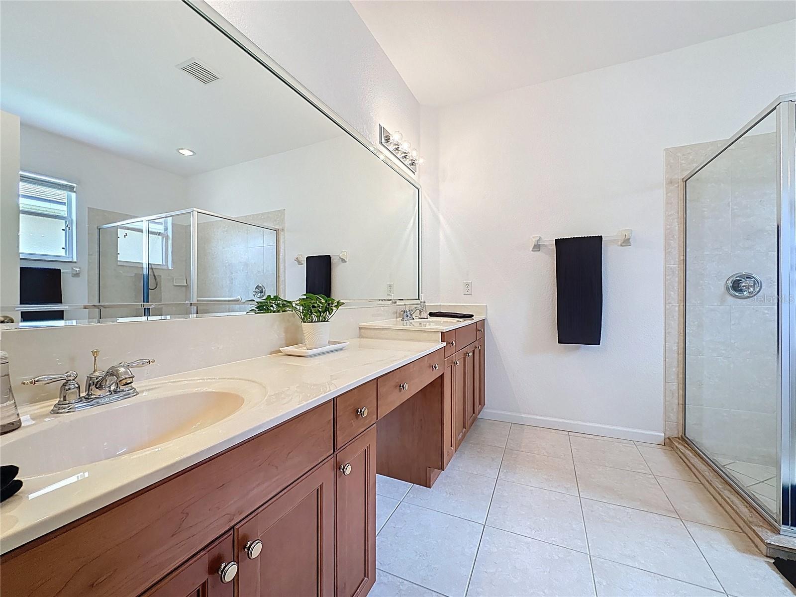 2924 WHITE CEDAR CIR