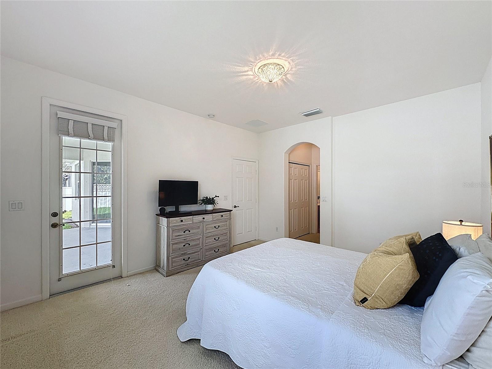 2924 WHITE CEDAR CIR