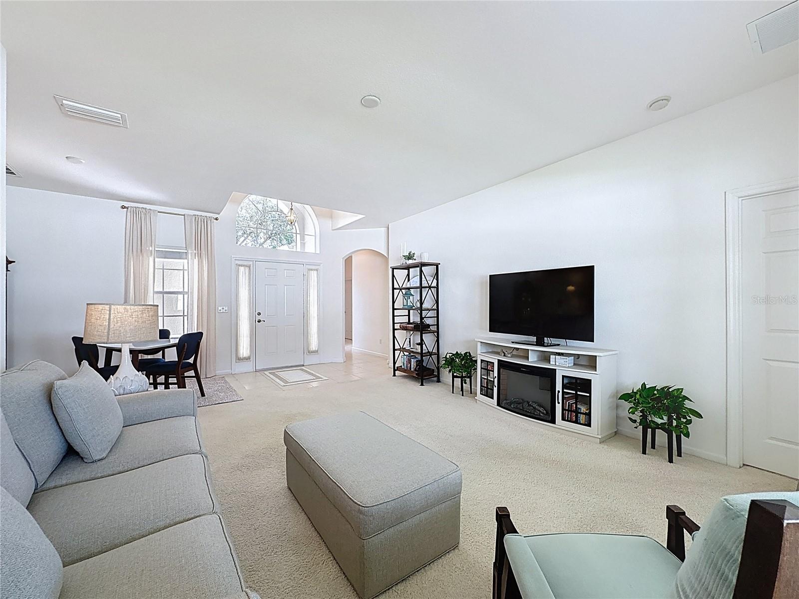 2924 WHITE CEDAR CIR