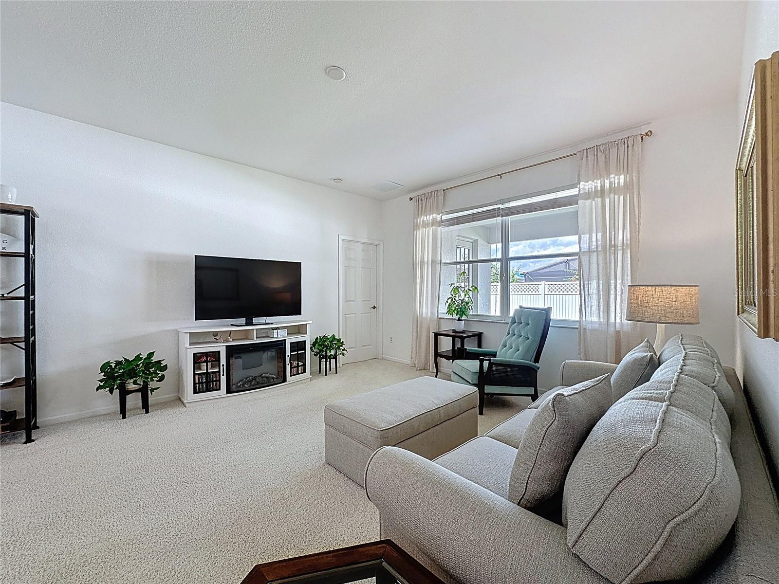 2924 WHITE CEDAR CIR