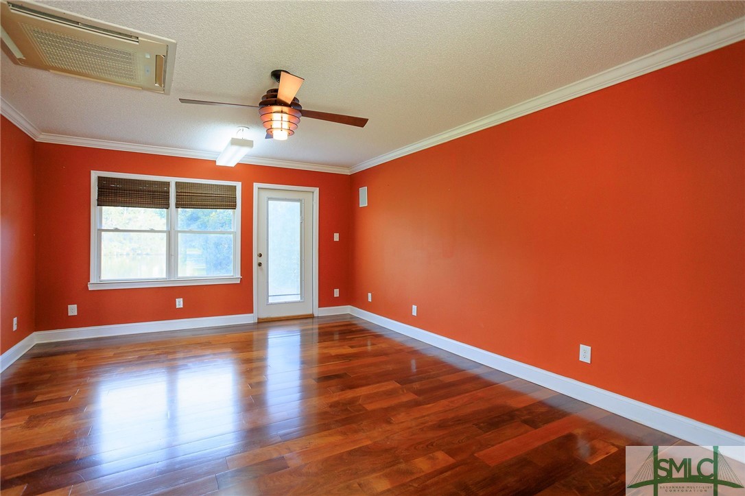 207 E Point Drive