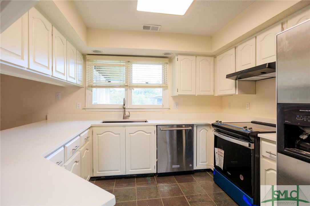 207 E Point Drive