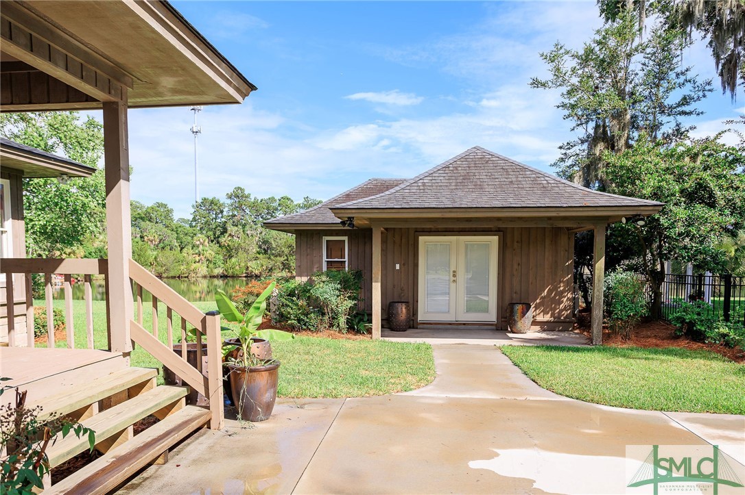 207 E Point Drive