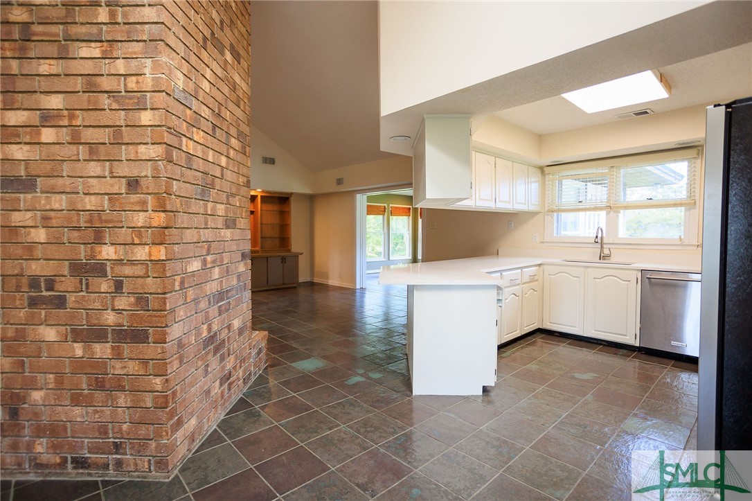207 E Point Drive