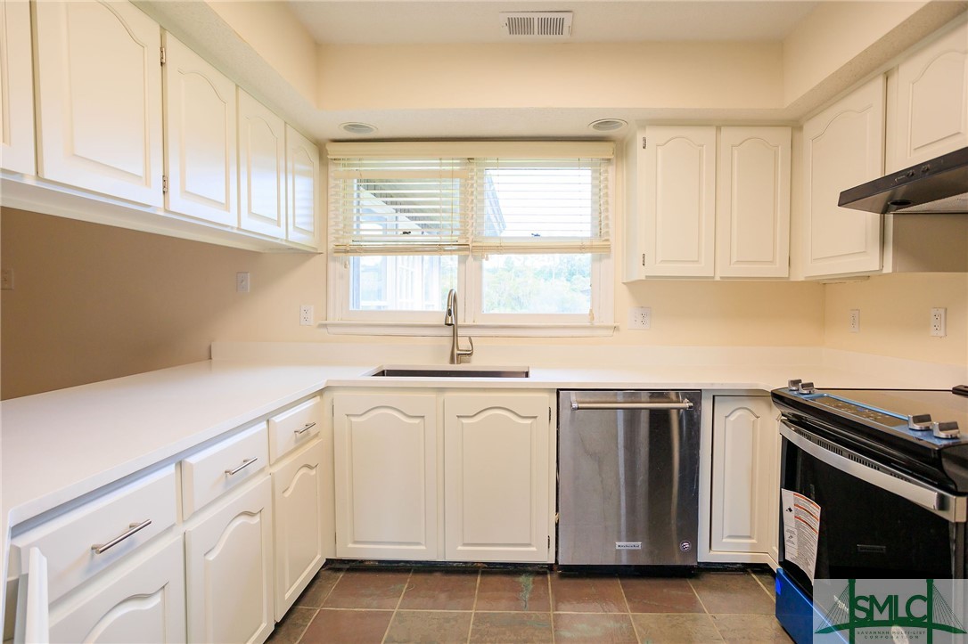 207 E Point Drive