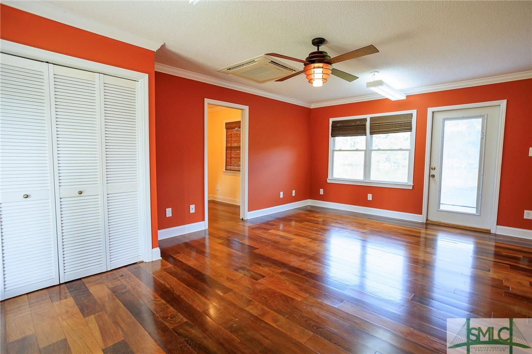207 E Point Drive