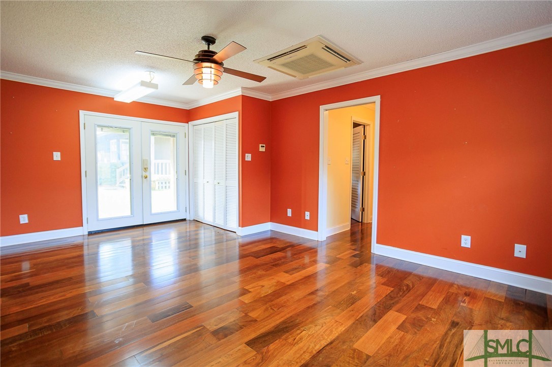 207 E Point Drive