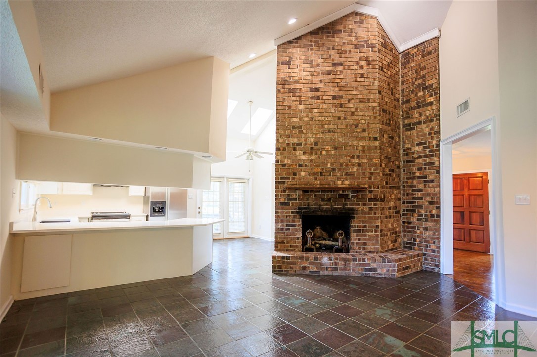 207 E Point Drive