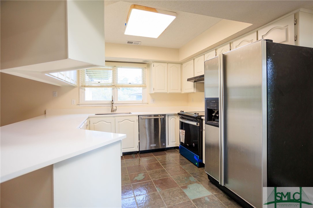 207 E Point Drive