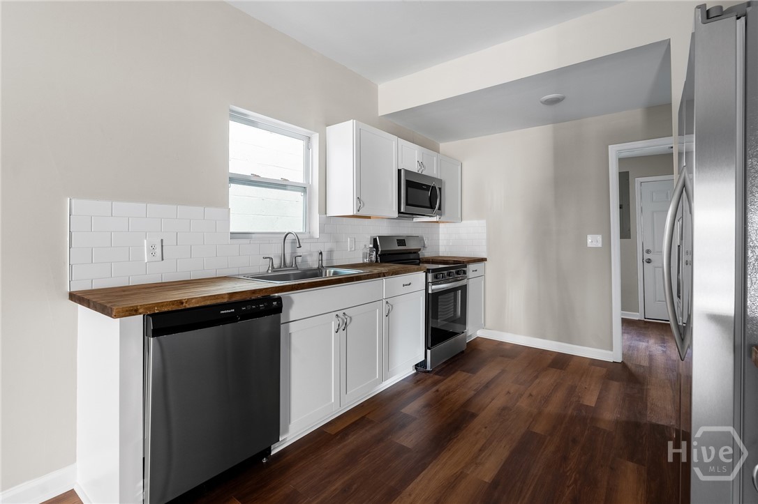 819 W 42nd Street