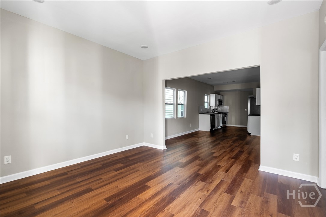 819 W 42nd Street
