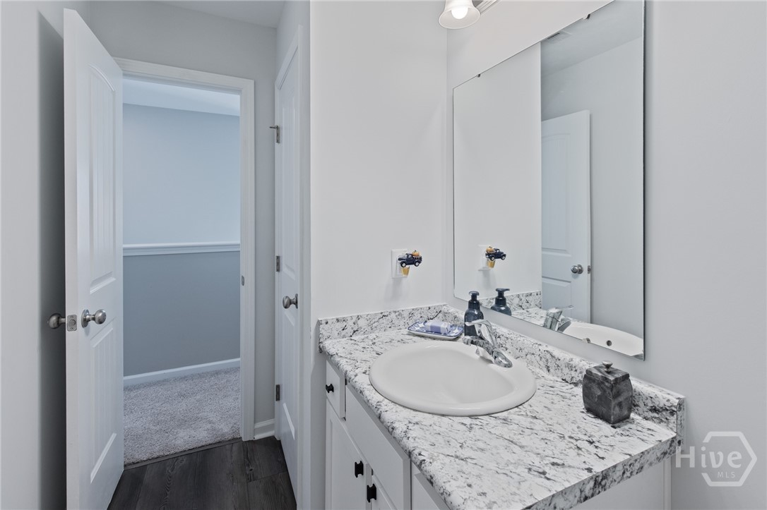 157 Halcyon NE