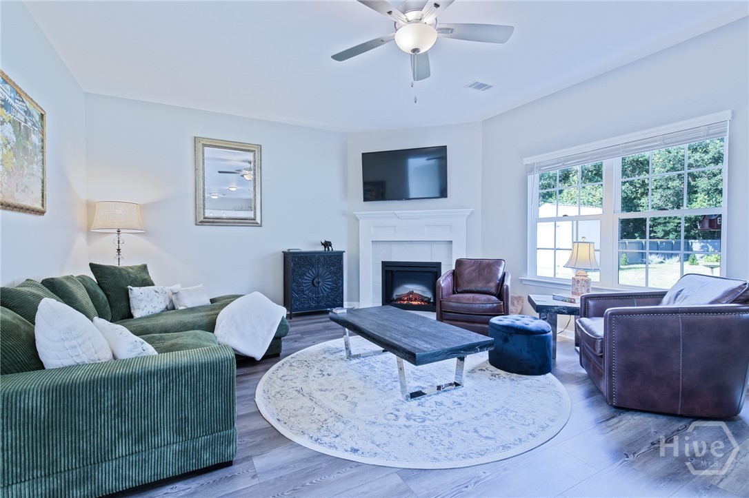 157 Halcyon NE