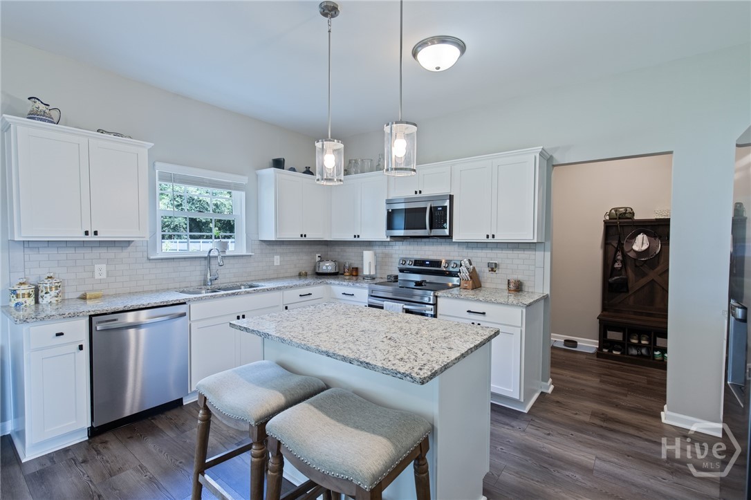 157 Halcyon NE