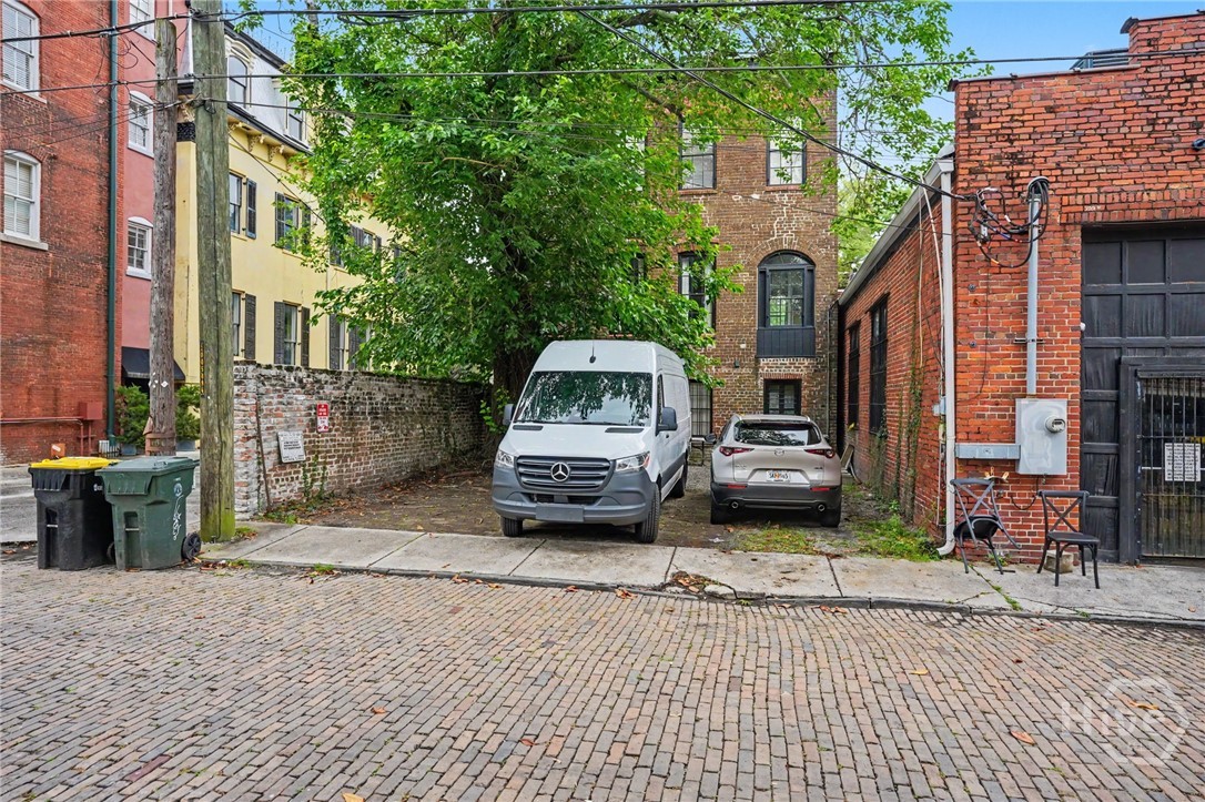 10 W Liberty Street