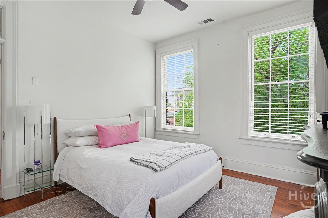 10 W Liberty Street