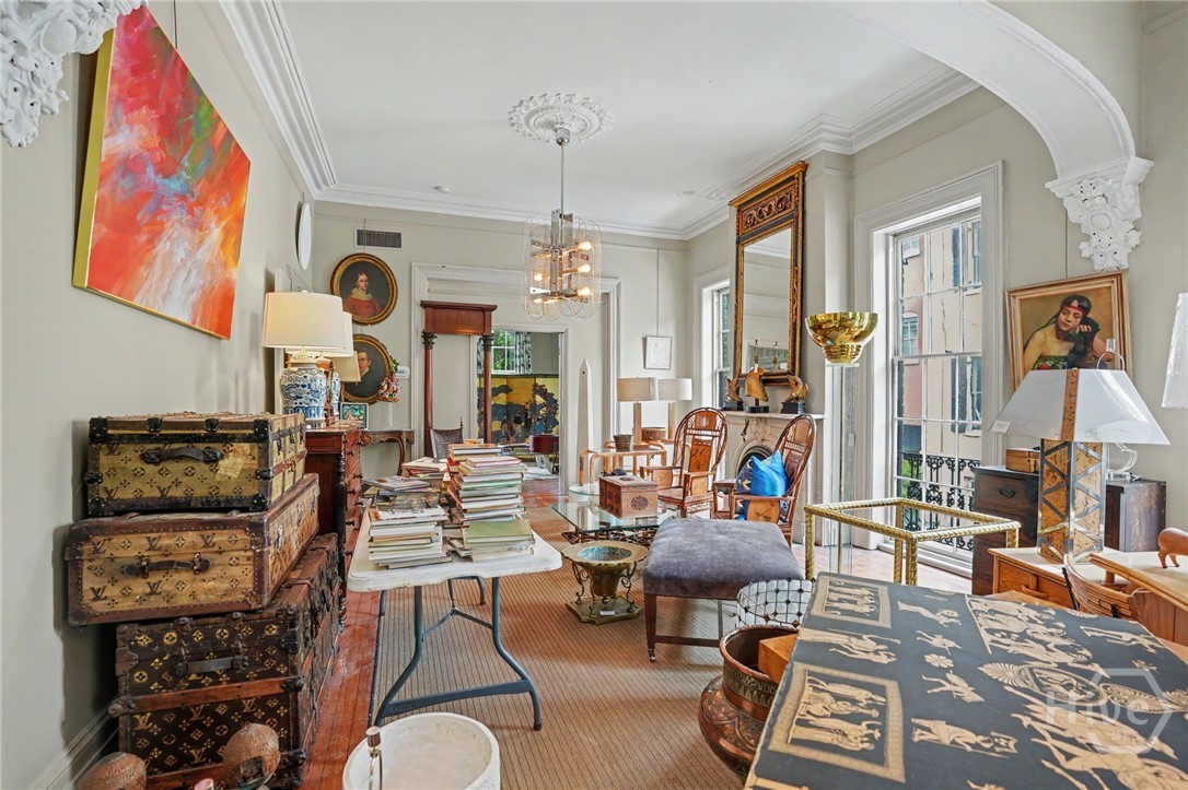 10 W Liberty Street