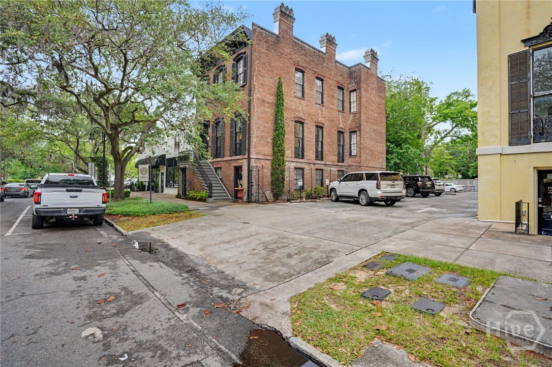 10 W Liberty Street