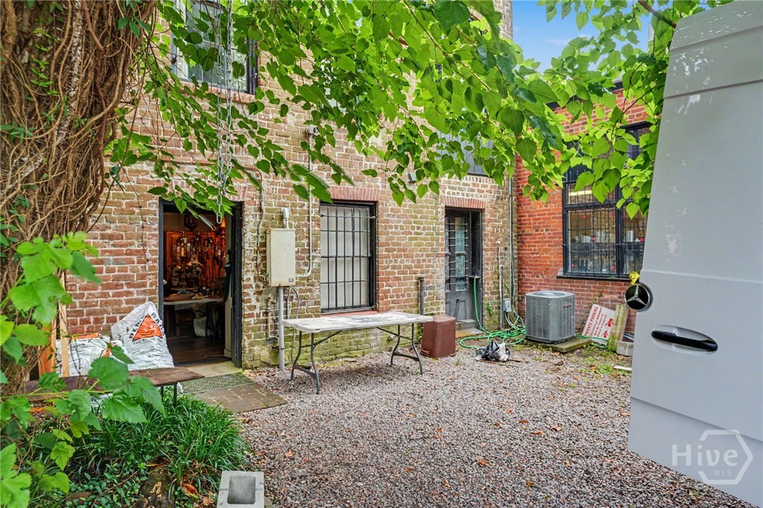 10 W Liberty Street
