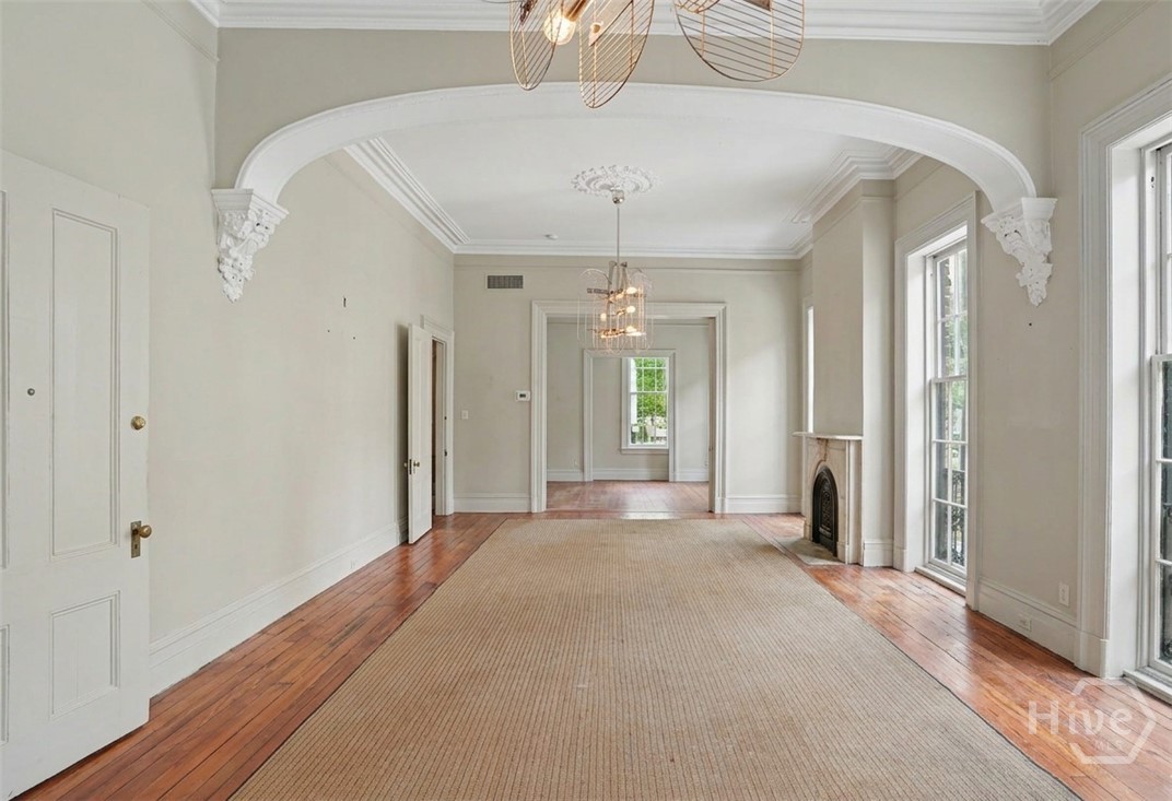 10 W Liberty Street