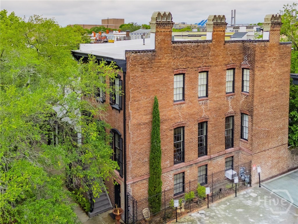 10 W Liberty Street