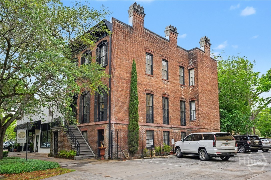 10 W Liberty Street
