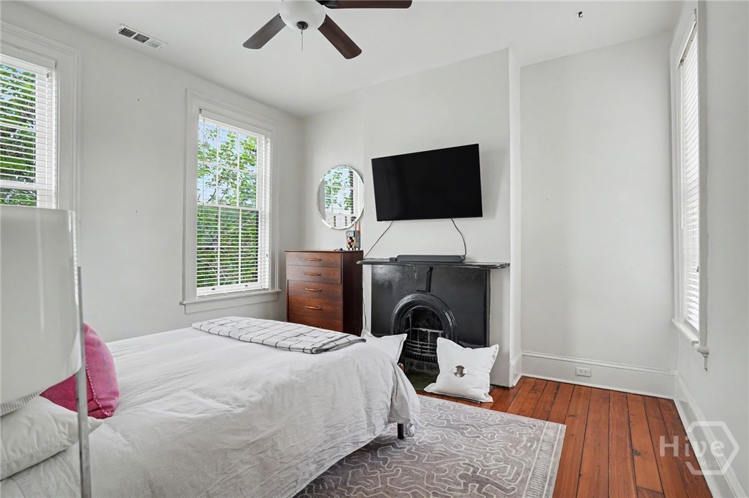 10 W Liberty Street