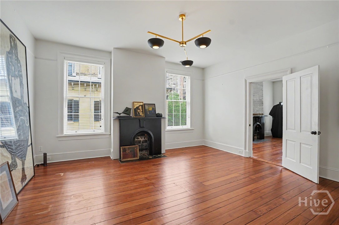 10 W Liberty Street