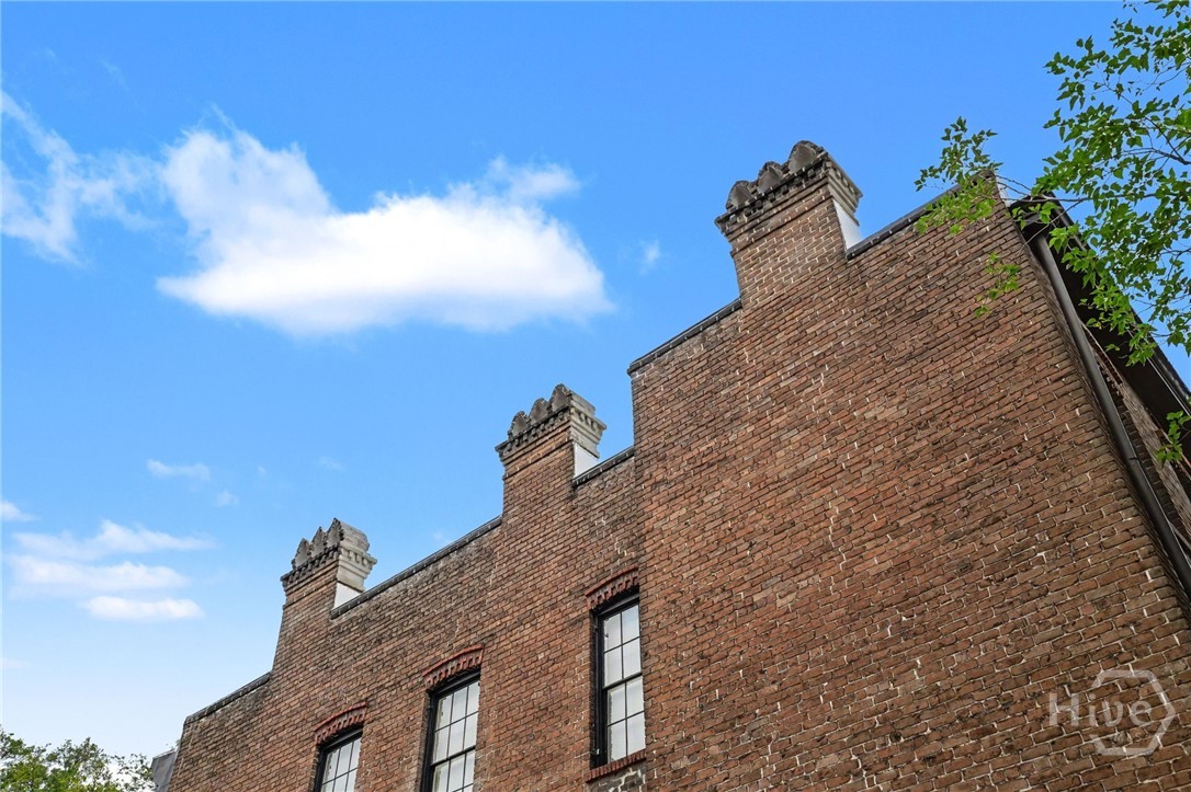 10 W Liberty Street