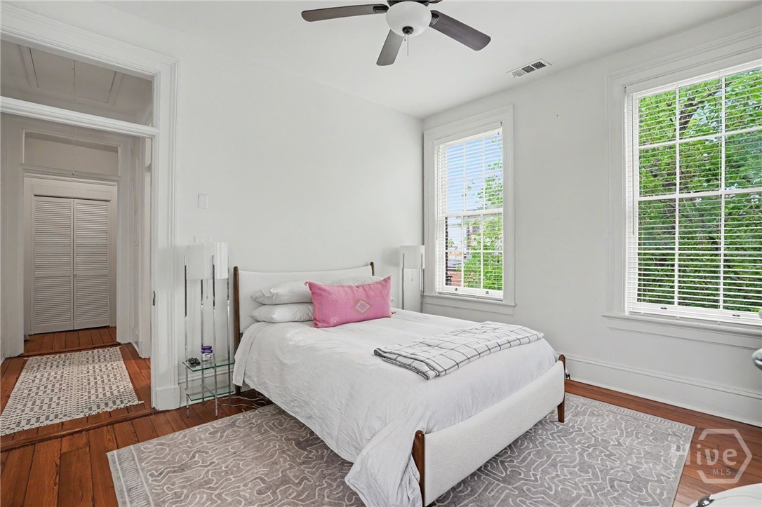 10 W Liberty Street