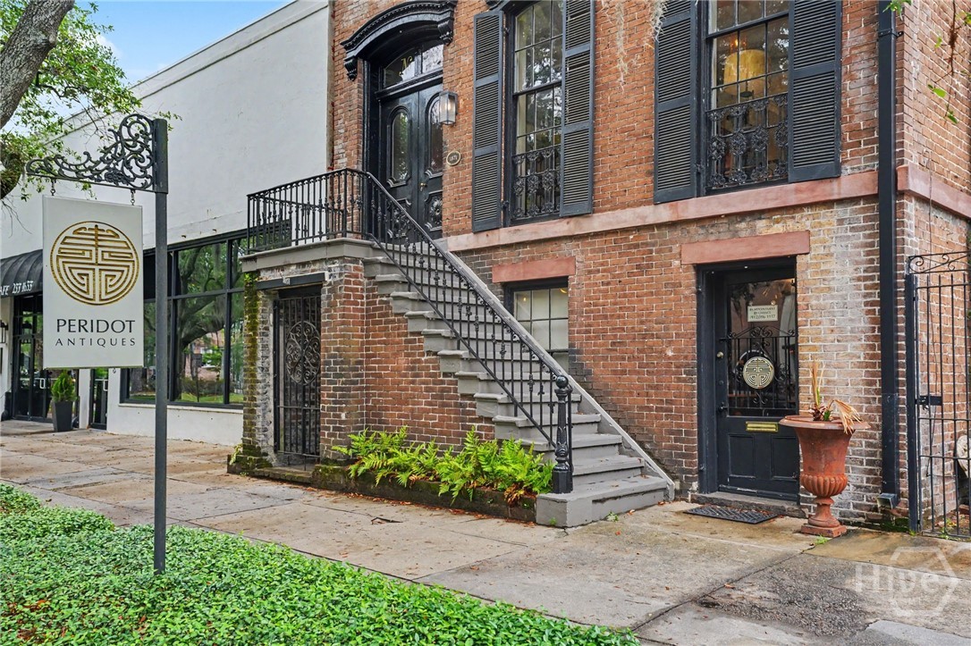 10 W Liberty Street