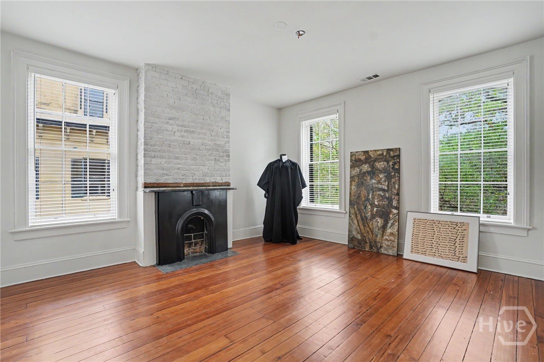 10 W Liberty Street