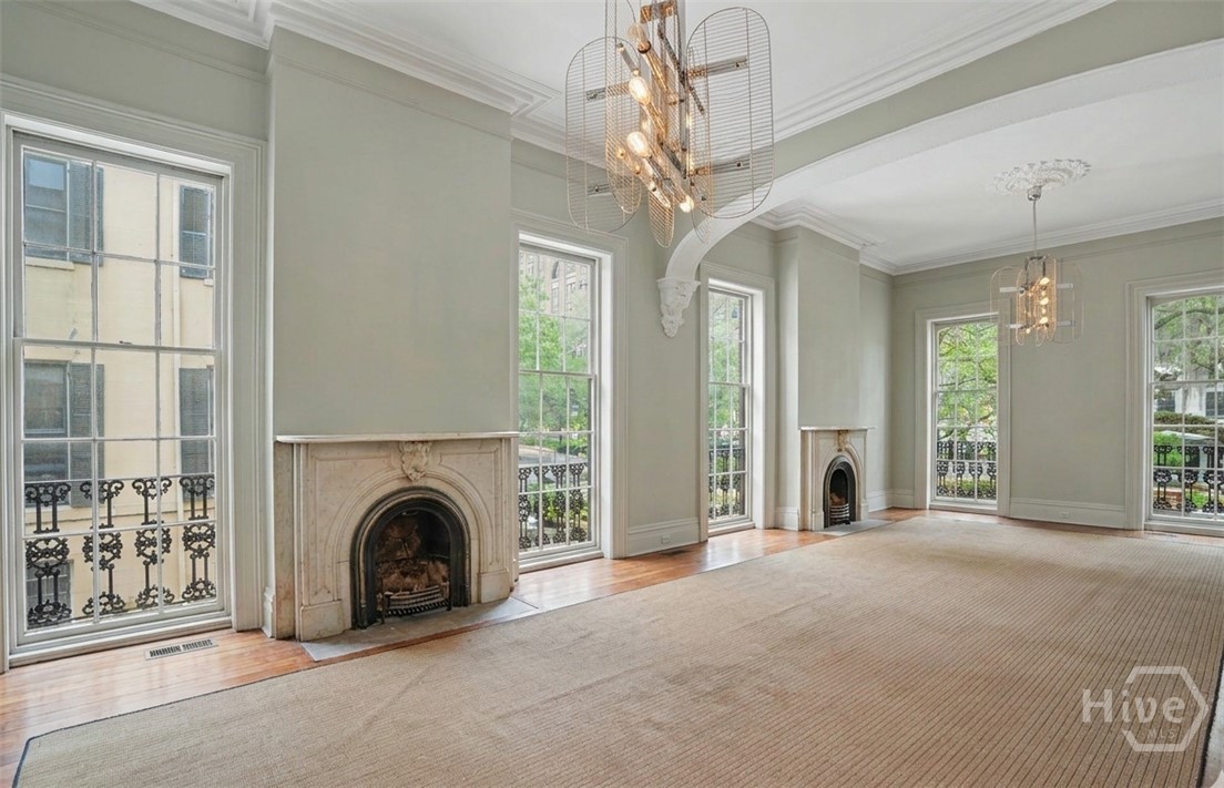 10 W Liberty Street