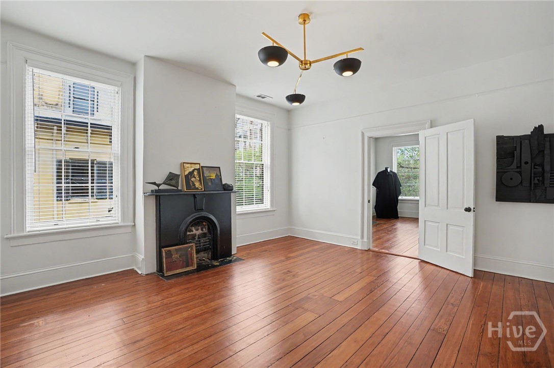 10 W Liberty Street