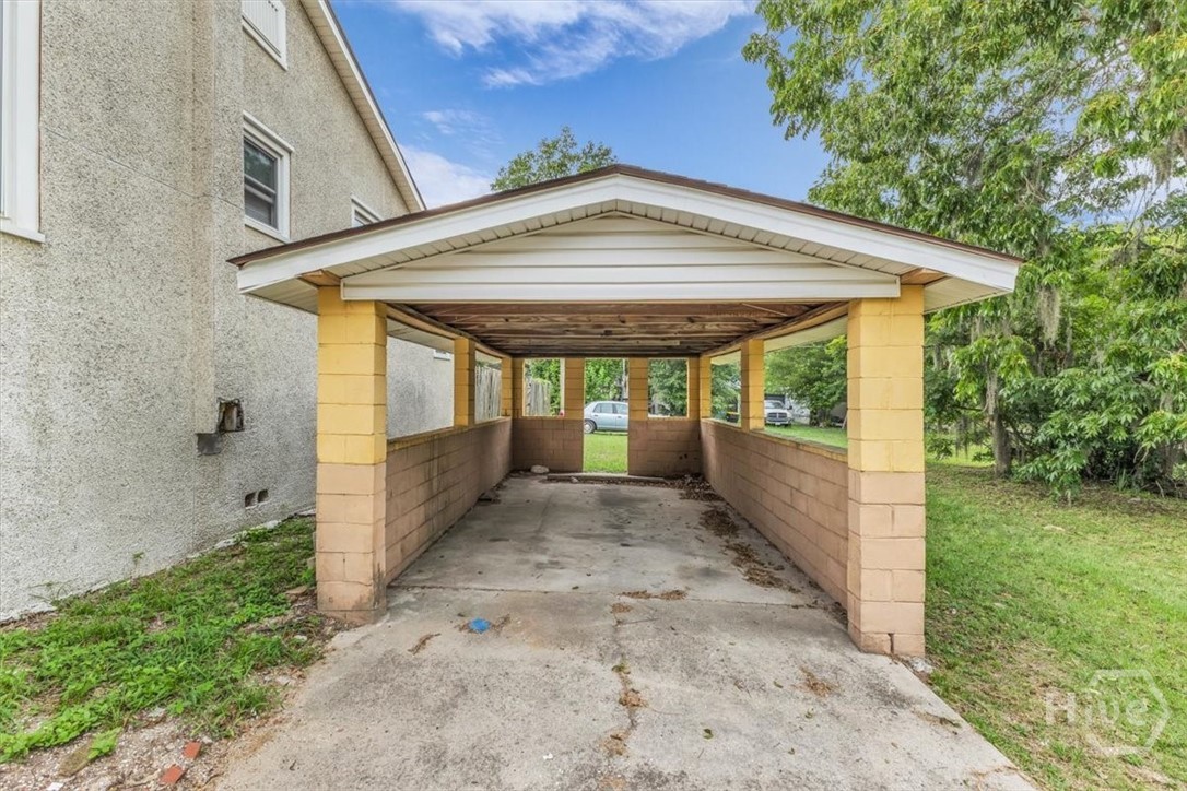 1023 W 37th Street