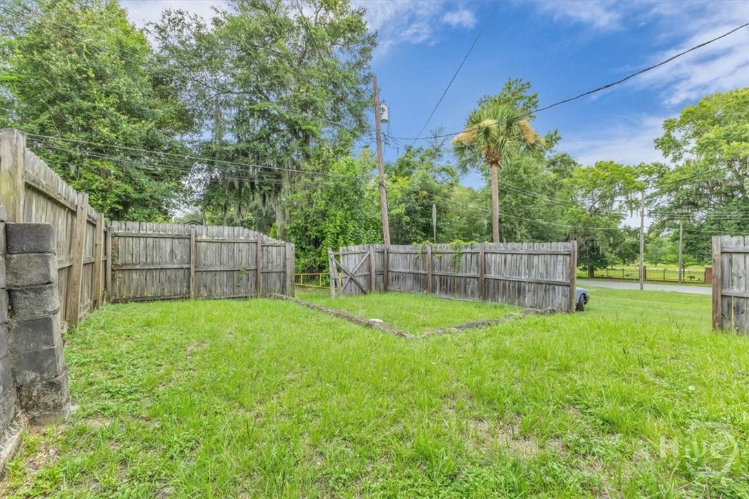 1023 W 37th Street