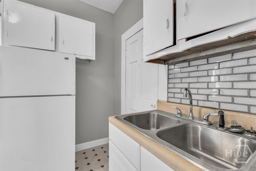 1023 W 37th Street