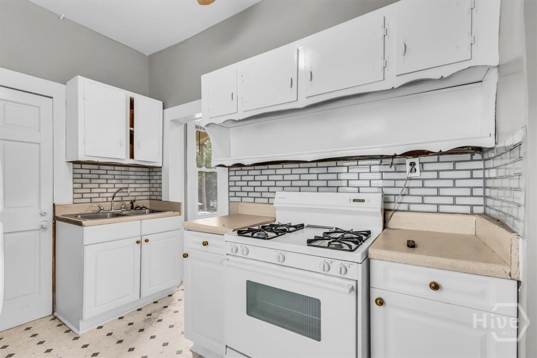 1023 W 37th Street