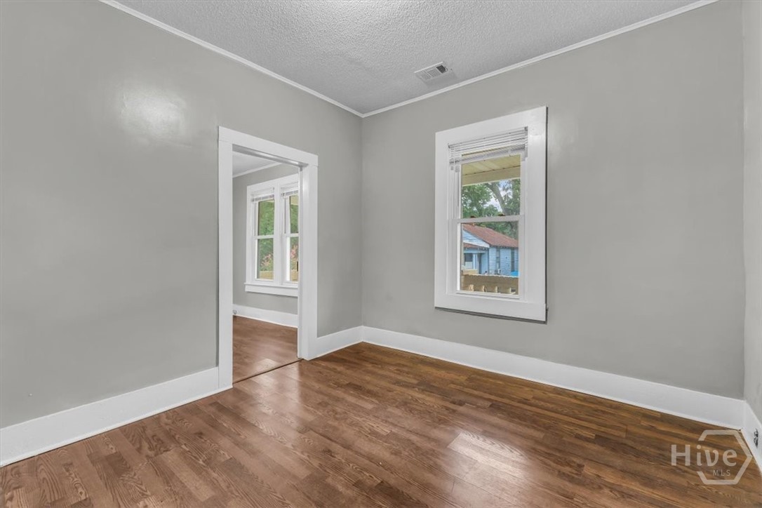 1023 W 37th Street
