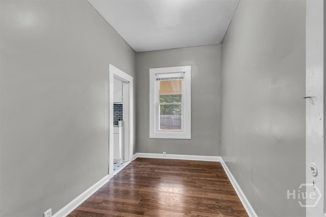 1023 W 37th Street