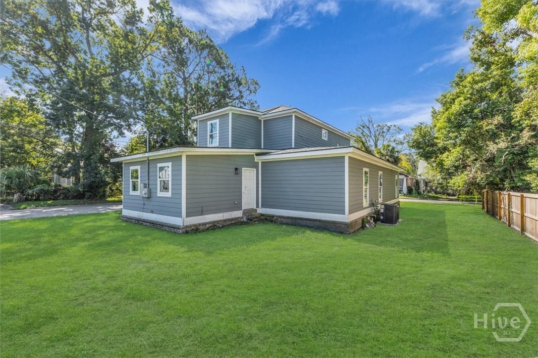 802 W 44th Street