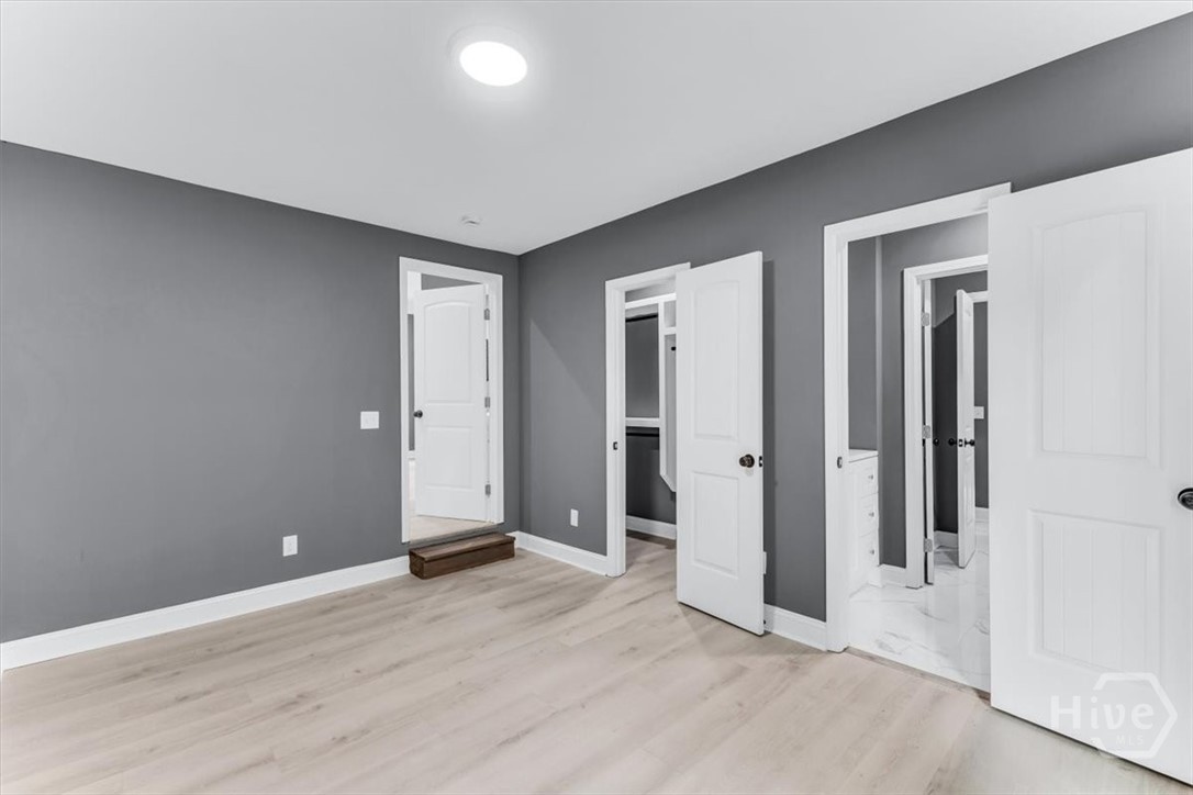 802 W 44th Street