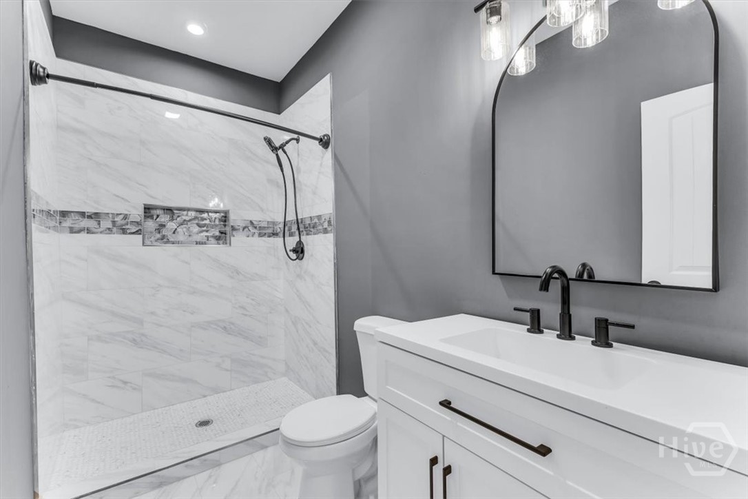 802 W 44th Street