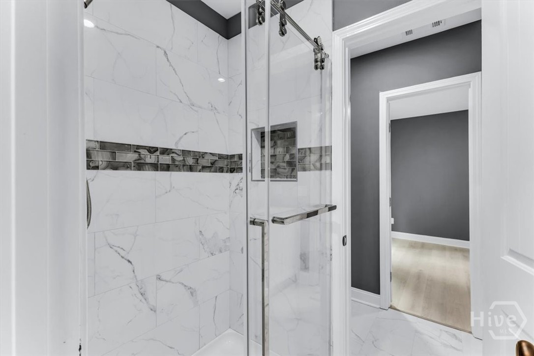 802 W 44th Street
