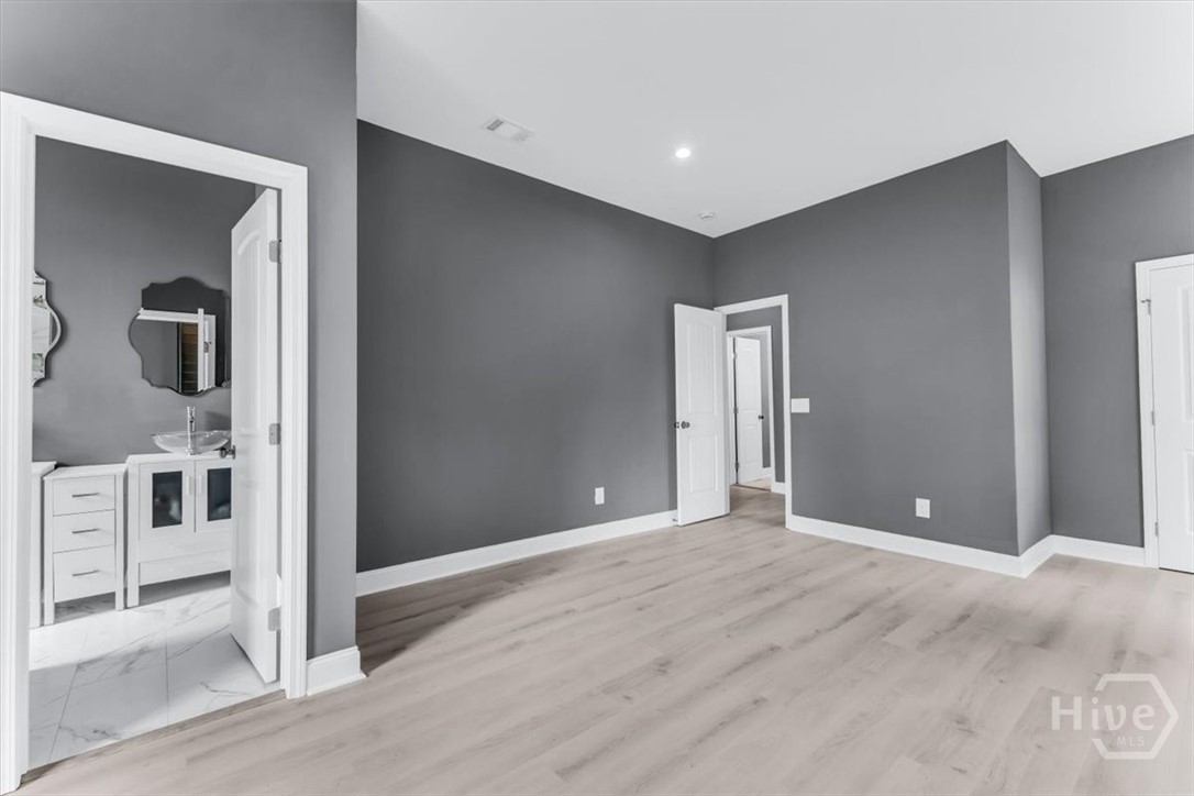 802 W 44th Street