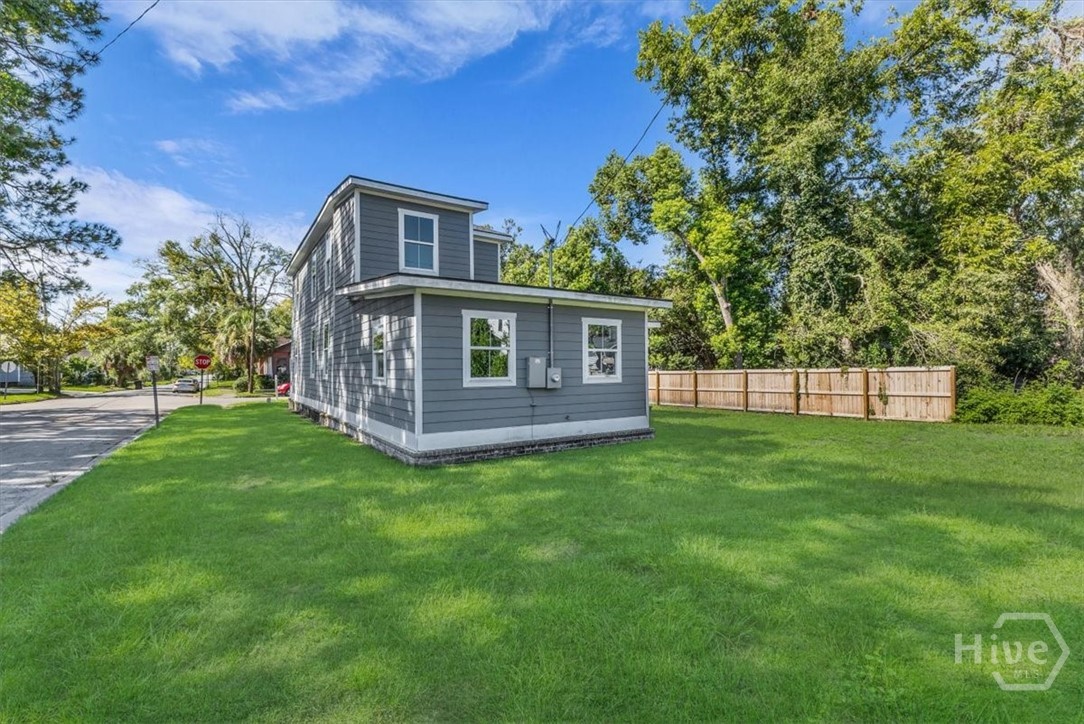 802 W 44th Street