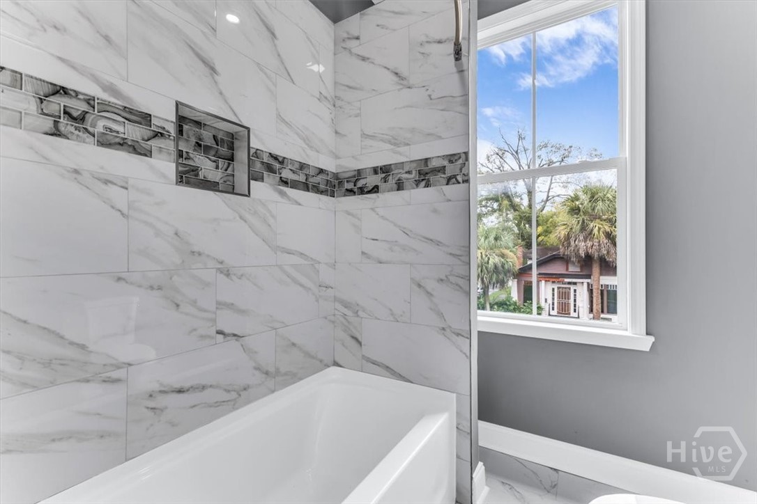 802 W 44th Street