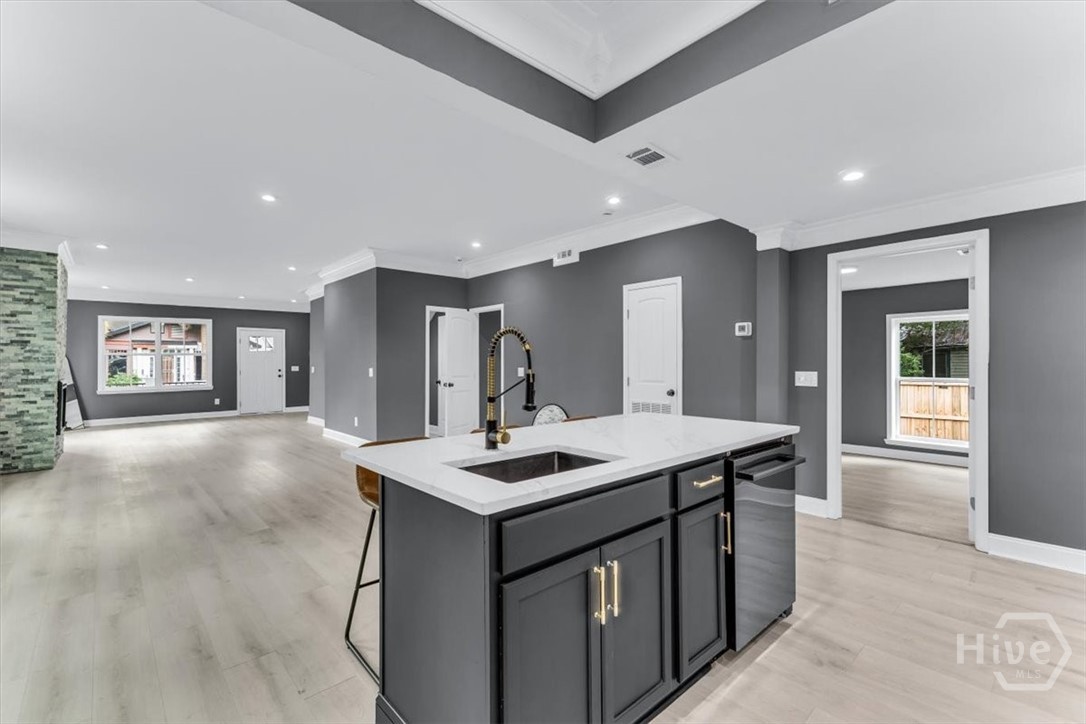 802 W 44th Street