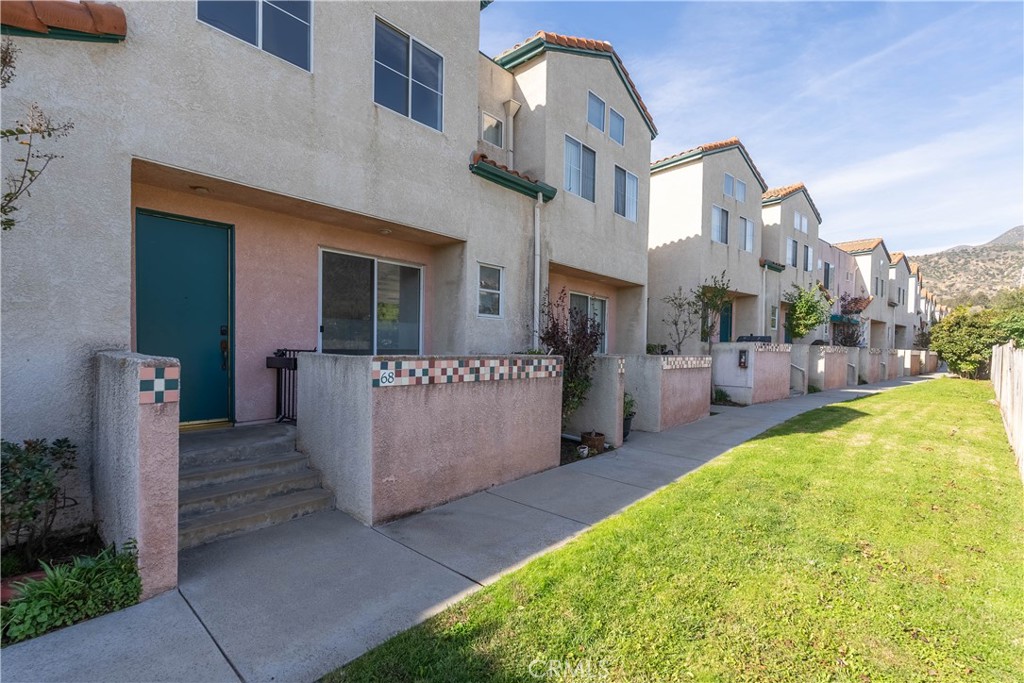 13901 Olive View 68